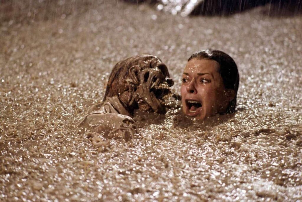 Were real skeletons actually used in the 1982 movie "Poltergeist"?