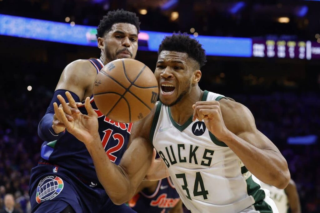 How did Giannis perform in the Bucks vs 76ers match